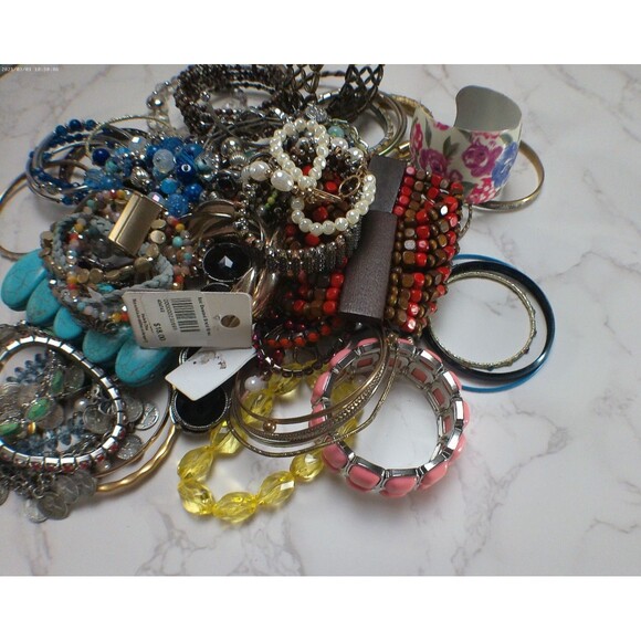 Vintage To Now Mixed Lot Bracelets Beaded Stretch Cuff Bangel Charm Wearable - Picture 3 of 6